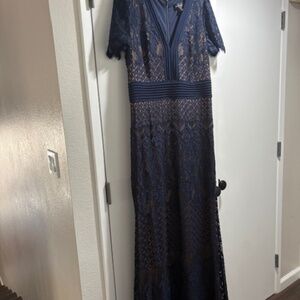 Tadashi Shoji navy blue gown Size 16 worn once